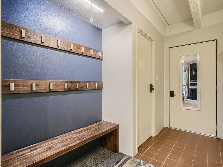 222 Creekside Dr #204A — Photo 2