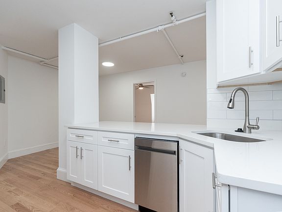 5th image of 153 Park Dr #2