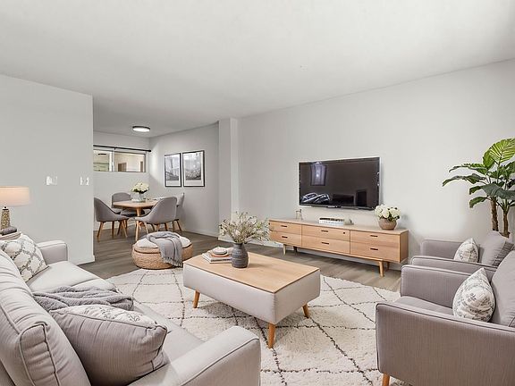 4th image of 5139 White Oak Ave #11-2/2