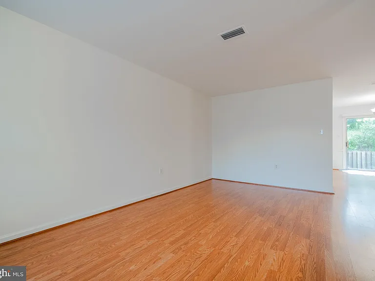 14167 Royal Oak Ln — Photo 8