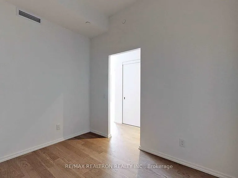 5 Soudan Ave #1628 — Photo 26
