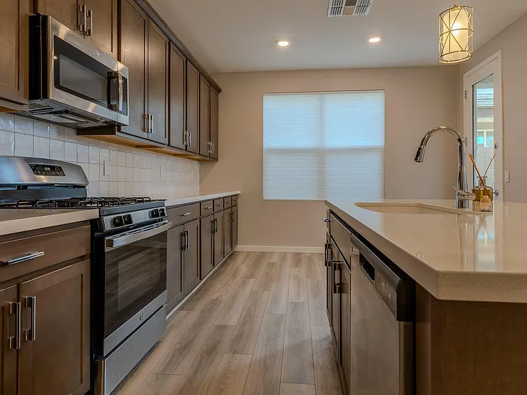 1111 W Diamondback Dr — Photo 7