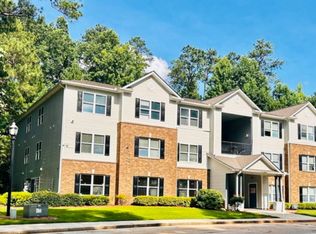 8201 Fairington Village Dr, Lithonia, GA 30038