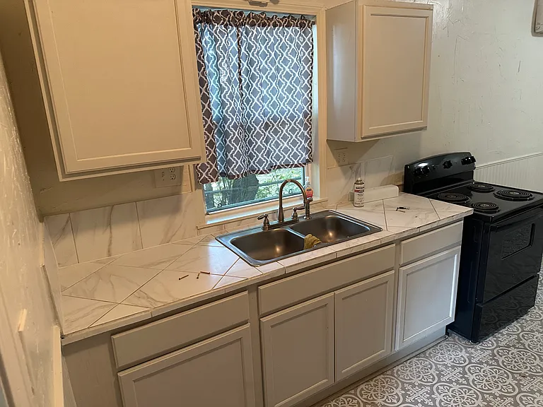 404 E Oak St — Photo 19