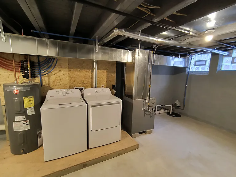 1523 W Oakdale St — Photo 13