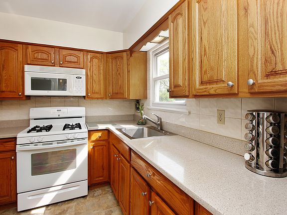 4th image of 3384 N Deerfield Ave