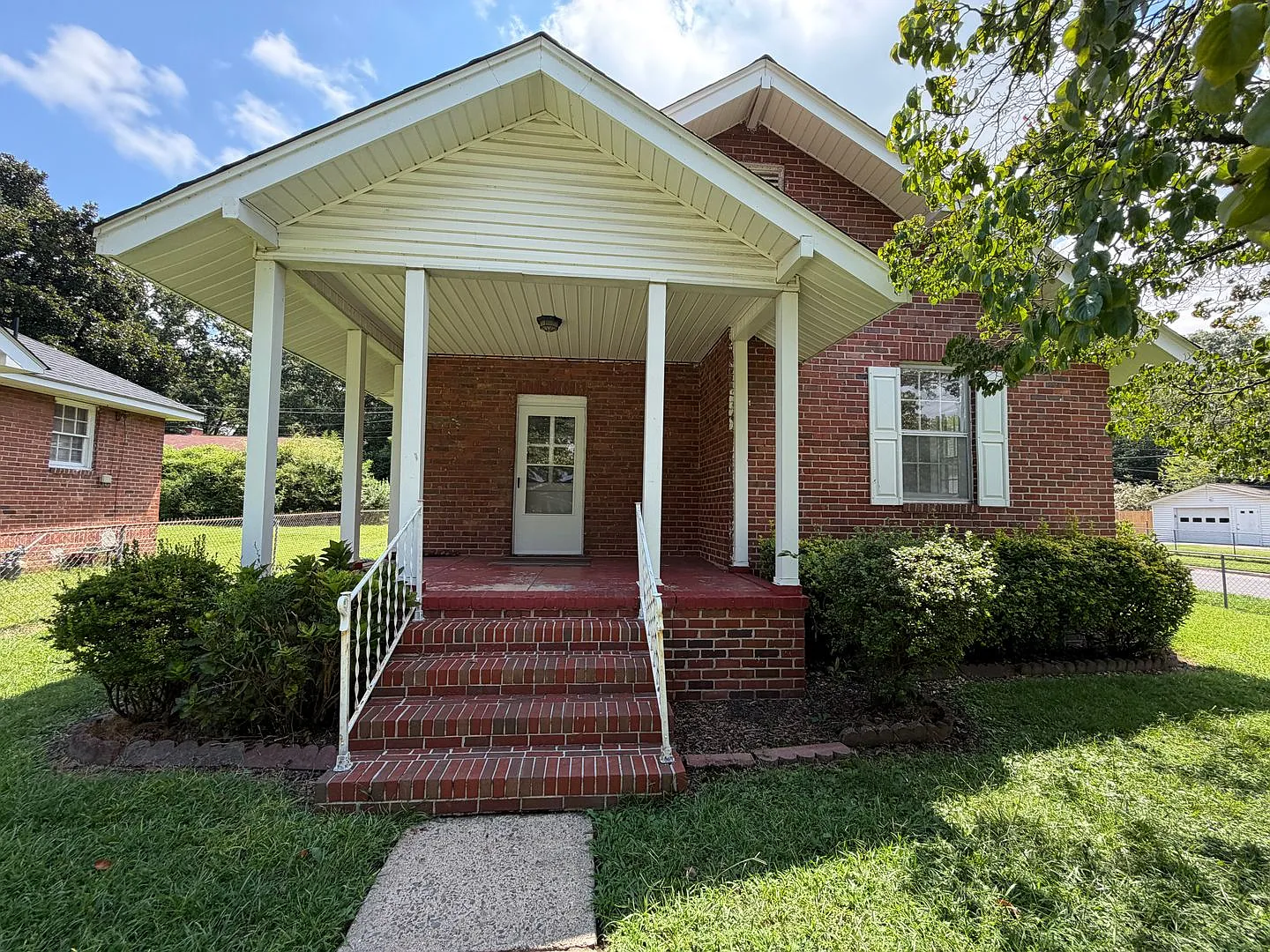 Charming 2/1 House in Celanese- $1,595 — Photo 1