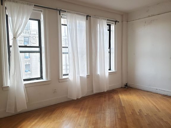 4th image of 515 Cathedral Pkwy #6IJ