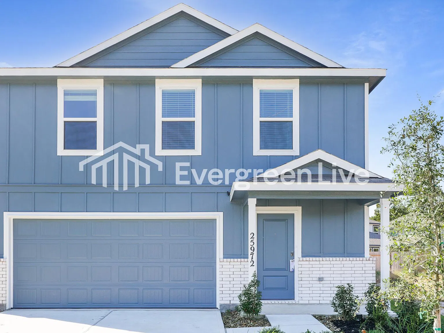 4 bed, 2.5 bath, 1975 sqft, $1,610 — Photo 1