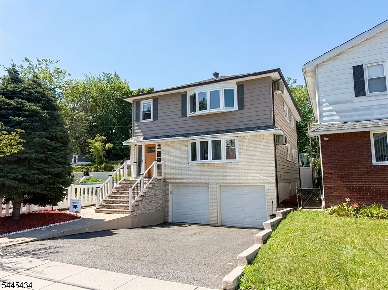 3 bed, 1.0 bath, $2,750 — Photo 2