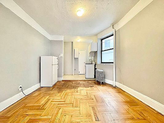 1st image of 380 E 10th St APT 3D