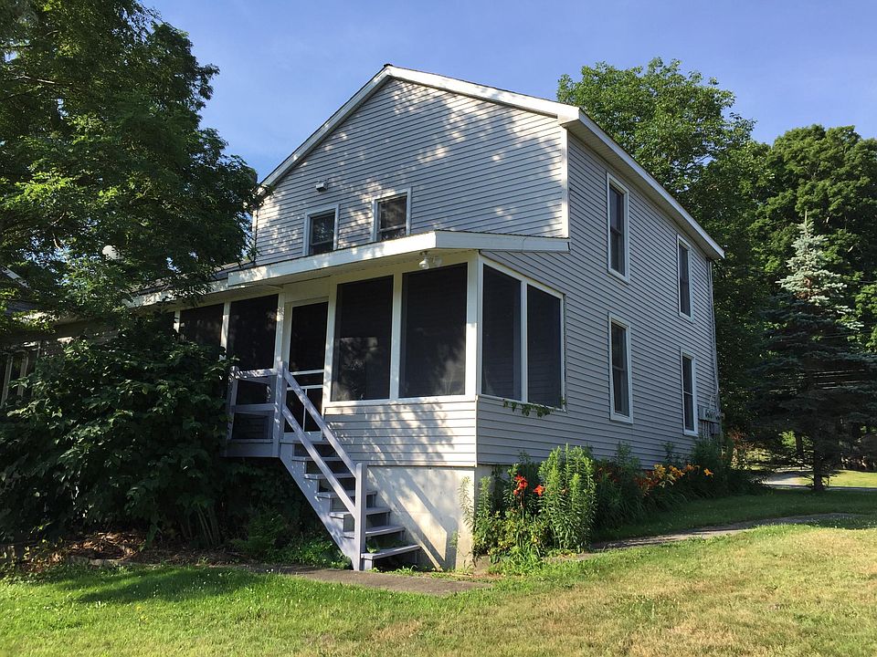 This part of the house is for rent. You can see the large s