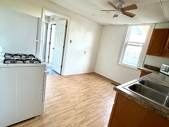 Eat-in Kitchen