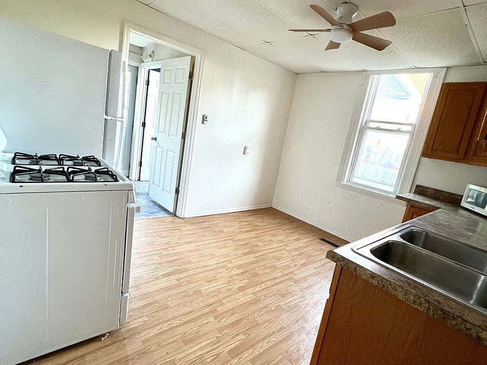 Eat-in Kitchen