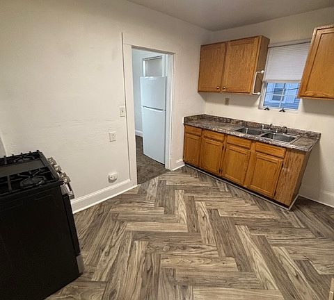 2nd image of 947 Vermont Ave