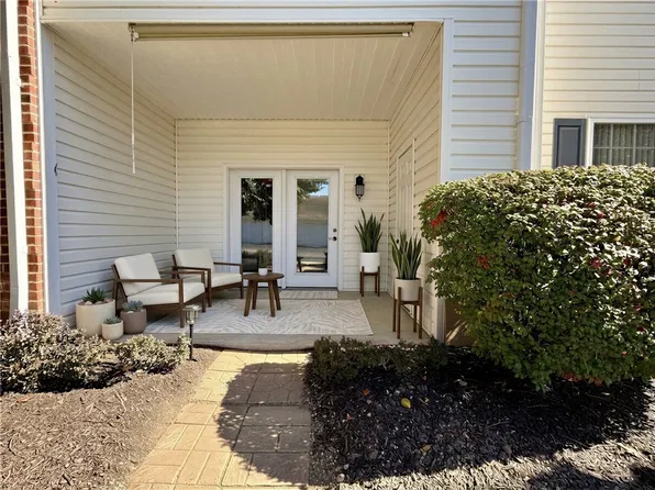 250 Hidden Ridge Ct APT 103, South Park, PA 15129