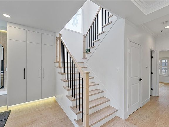 5th image of 817 W 60th Ave