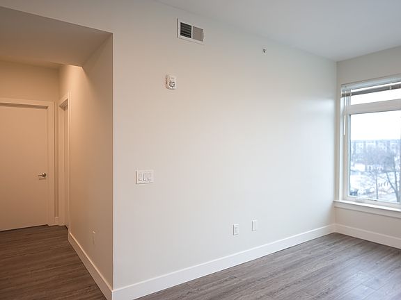 3rd image of 475 William St #10579923