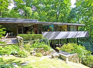 8 Orchard Brook Dr, Pleasantville, NY 10570