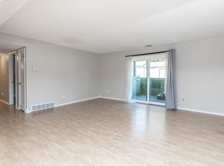 9533 University Ave APT 3, Clive, IA 50325