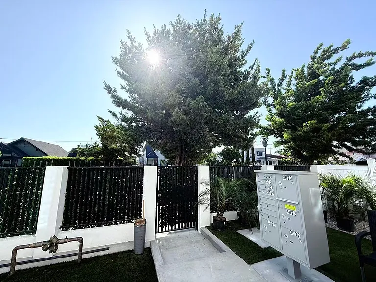 3020 S Normandie Ave — Photo 16