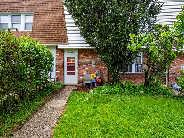 54 Whitman Ct — Photo 10