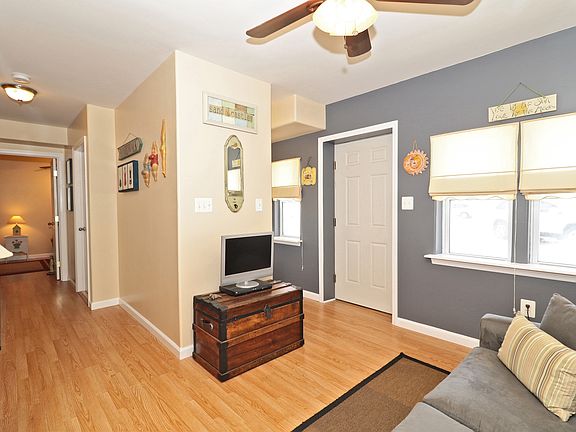 4th image of 121 E 7th St #1A