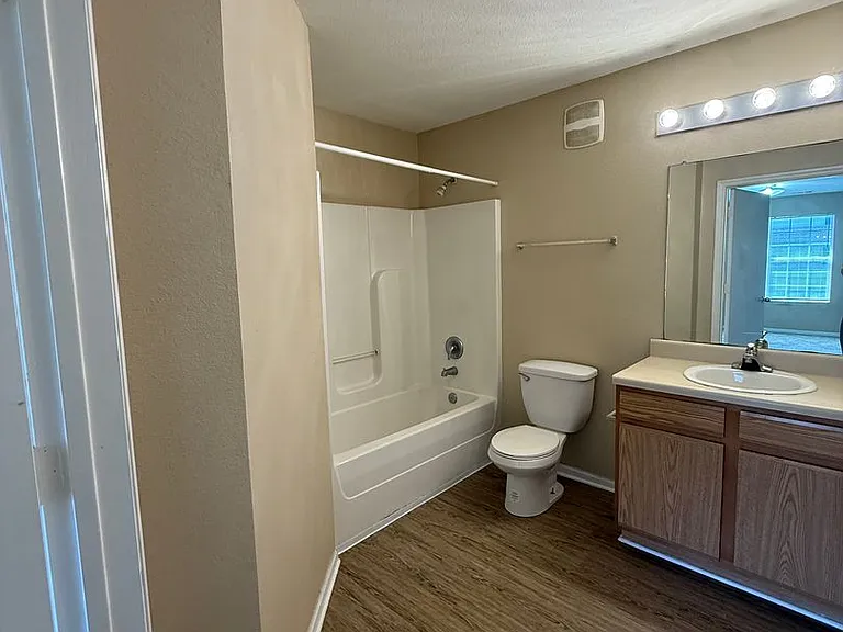 Highlands Apts — Photo 23