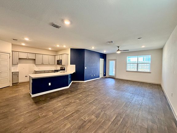 2nd image of 3008 Louris Ln