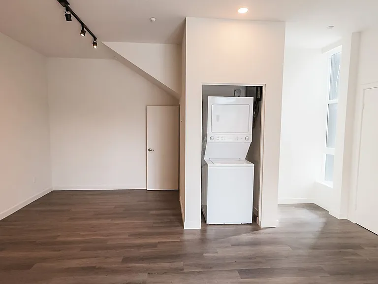 2828 Howard Ave — Photo 8
