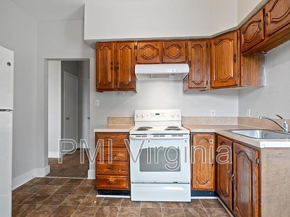 2nd image of 3120 Tidewater Dr #B