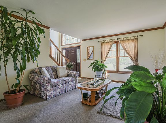 4th image of 948 Westgate Dr