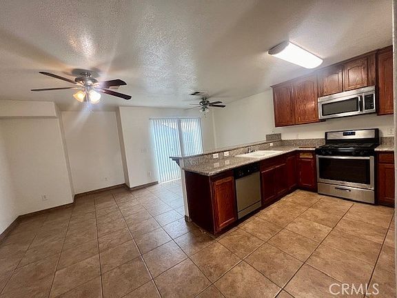 3rd image of 460 Oswell St