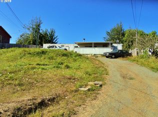 1847 E Cedar St, Myrtle Point, OR 97458