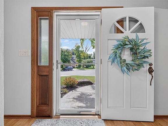 5th image of 4134 S Victoria COURT