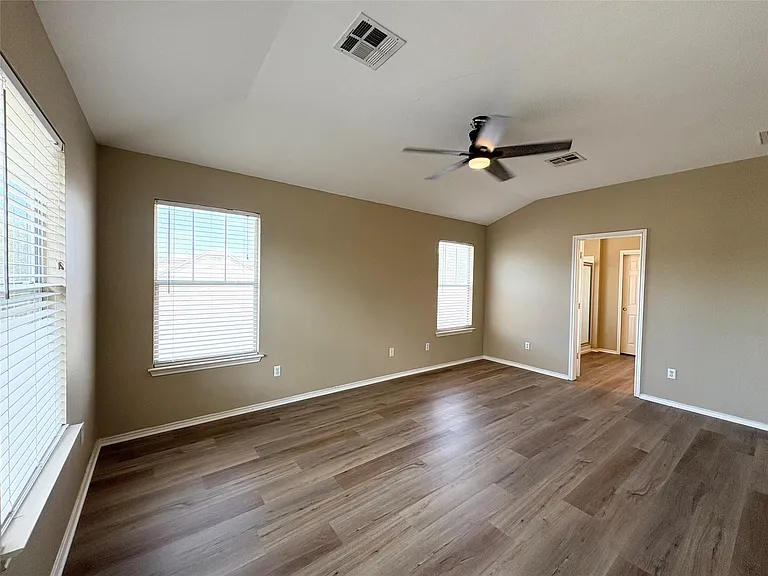 800 Bull Creek Pkwy — Photo 15