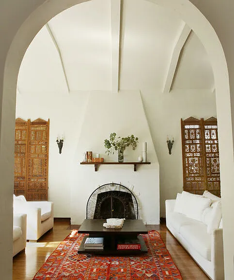 146 N La Peer Dr — Photo 34