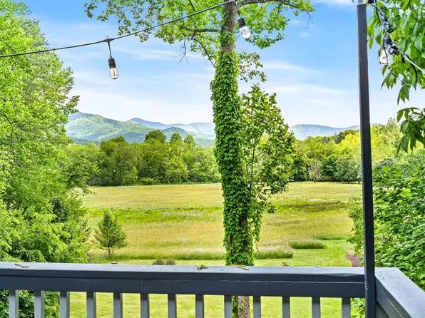 5686 Pine Crest Rd, Young Harris, GA 30582