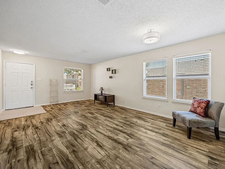 1444 Atkins St — Photo 6