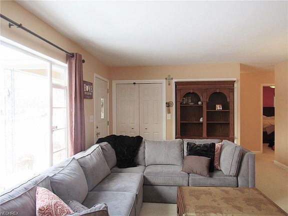 3rd image of 529 Fairhill Dr