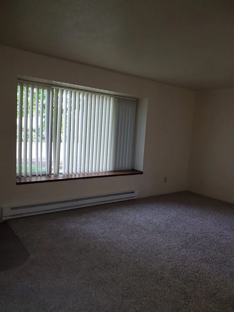 2 Bedroom 1 Bath Duplex — Photo 4