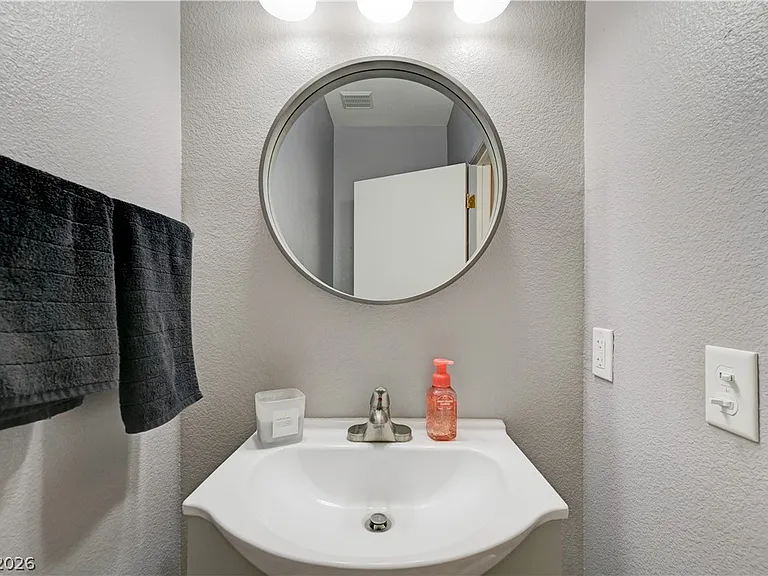 2050 Los Feliz St #183 — Photo 28
