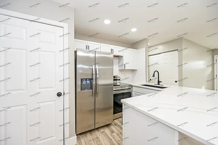 1320 Ovid Ave — Photo 5