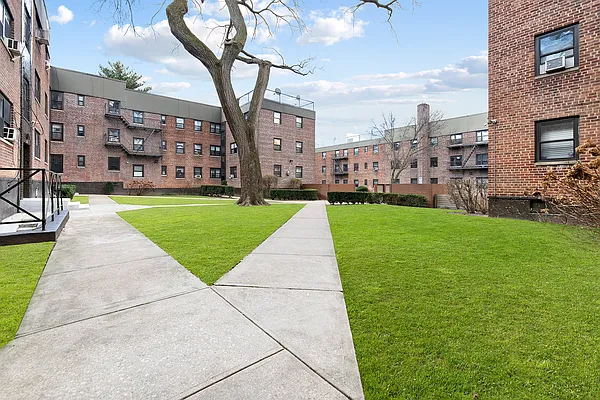 Rented by REAL New York | media 24