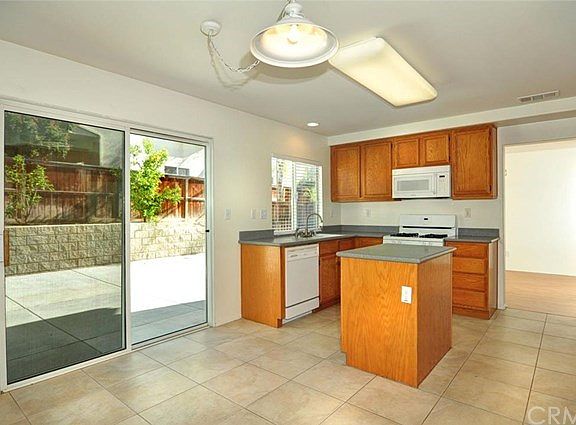4th image of 39594 Vanderbilt Ave