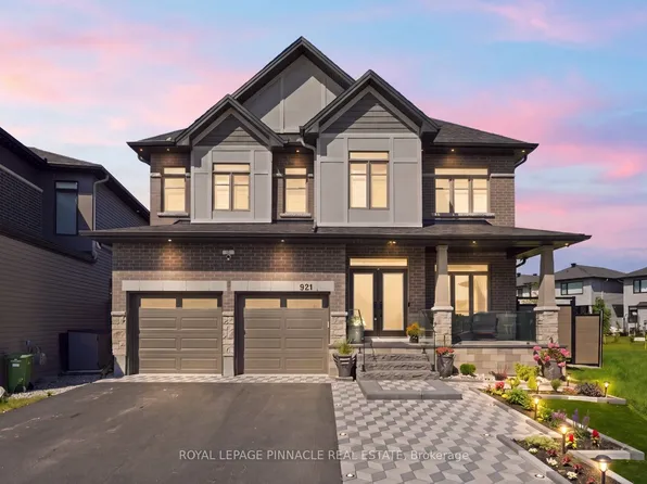 921 Beckton Hts, Ottawa, ON K2S 2X5