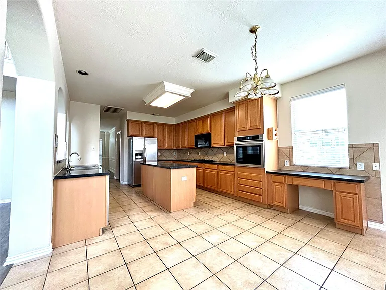 2516 Brittany Lakes Dr — Photo 9