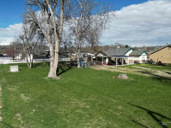 301 E Owyhee Ave, Homedale, ID 83628