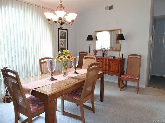 5th image of 12 Honeysuckle Ct N