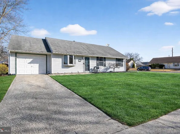 545 Berkshire Dr, Williamstown, NJ 08094